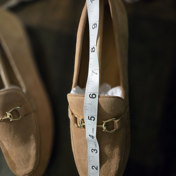 New In Boz Talbots Womens 9M Tan Suede Loafers with Gold Buckle - Picture 9 of 13